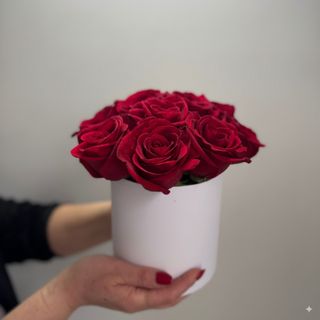 წითელი ვარდები ყუთში S