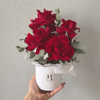 წითელი ვარდების მინი კომპოზიცია