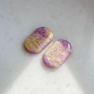 საყურე ბუნებრივი ქვის ეფექტით