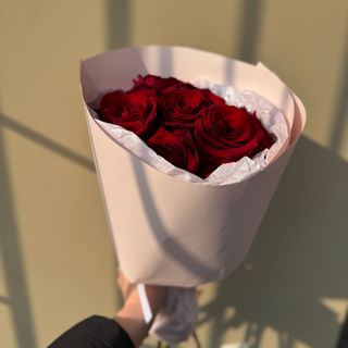 წითელი ვარდების თაიგული 10