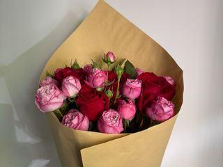 ვარდების შერეული თაიგული