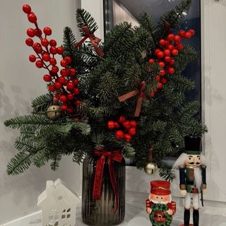 საახალწლო კომპოზიცია ლარნაკით