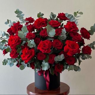 წითელი ვარდების კომპოზოცია (20ც)