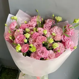 ვარდისფერი ეუსტომები (ირალნდიური ვარდი)