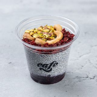 ჩიას და შავი სტაფილოს პუდინგი