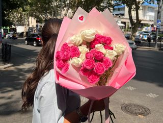 თეთრი და ჟოლოსფერი