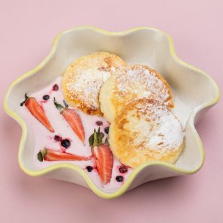 ხაჭოს მაჭკატები კენკრის სოუსით