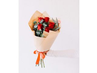 5 წითელი ვარდი