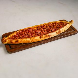 Etli pide: with beef meat