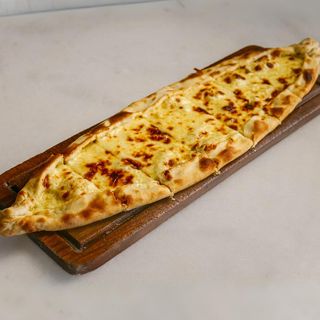 Kasarli pide: with kasarli cheese