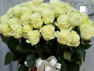 35 თეთრი ვარდი ყუთით