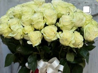 35 თეთრი ვარდი ყუთით