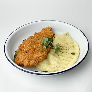 Chicken schnitzel with mashed potatoes