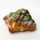 Croissant with kiwi