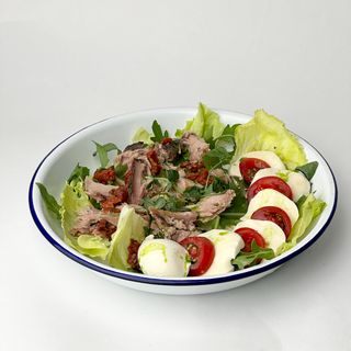 Tuna and mozzarella salad