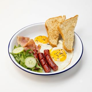 Fried eggs with bacon & sausages