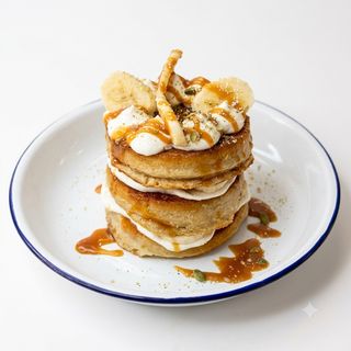 Pancakes with salted caramel & banana