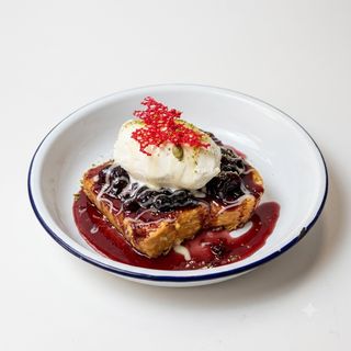 French toast with berries & ice cream