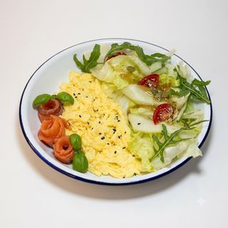 Scrambled eggs with salmon