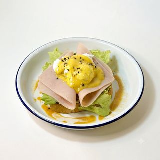 Benedict with ham
