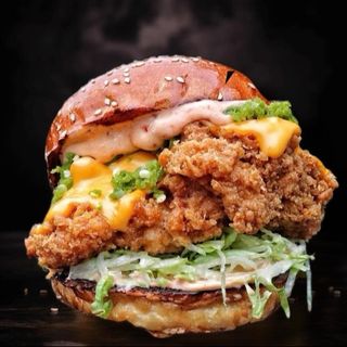 ხრაშუნა ქათმის ბურგერი