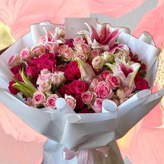 Lilies x Spray Roses