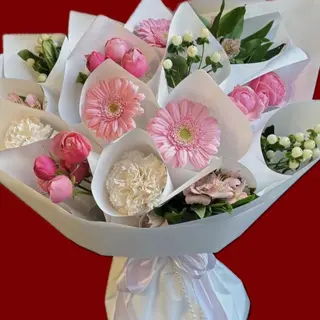 Seasonal mixed bouquet