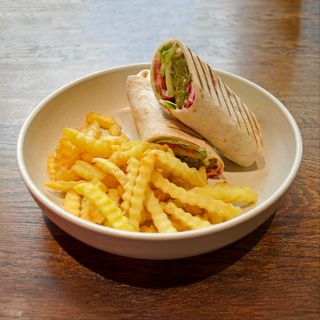 ფალაფელის ვრაპი ტაჰინის სოუსით