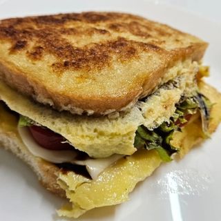 ომლეტის სენდვიჩი ლორით