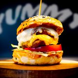 ხრაშუნა ქათმის ბურგერი