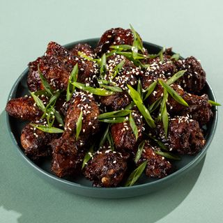 ქათმის ფრთები სოუსში 12 ცალი