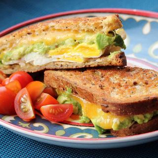 კვერცხის სენდვიჩი ავოკადოთი