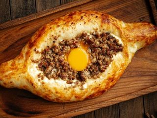 აჭარული ხაჭაპური საქონლის ფარშით