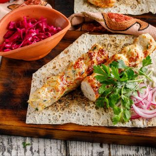 ქათმის ქაბაბი შებოლილი ყველით