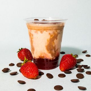 მარწყვის და შოკოლადის ლატე