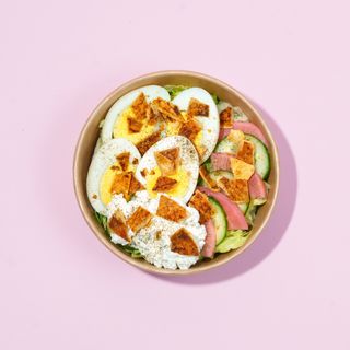 ბოული - კვერცხით და თხის ყველით