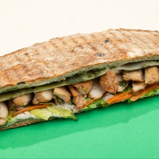 სენდვიჩი - ქათამი და პესტოს სოუსი