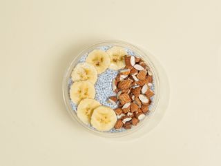 ჩია ქოქოსის რძით და ბანანით