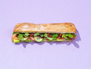 სენდვიჩი - ორაგული და ავოკადო