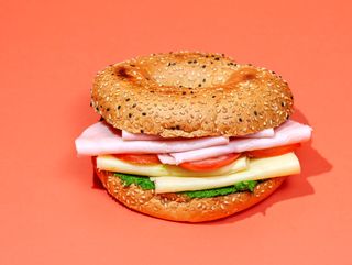 ბეიგელი ინდაურის ლორით