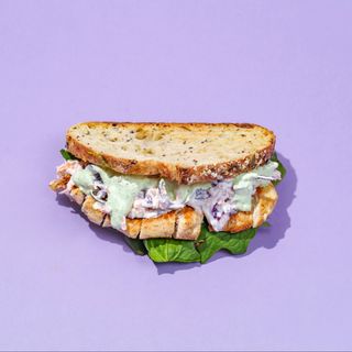 სენდვიჩი - ქათმითა და ქოლსლოუთი