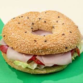 ბეიგელი ინდაურის ლორით