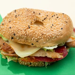 ბეიგელი ქათმით