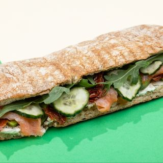 სენდვიჩი - ორაგული და ავოკადო