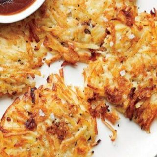 Картофельные оладьи со сметаной