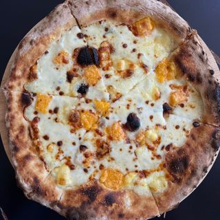 პიცა ოთხი ყველით