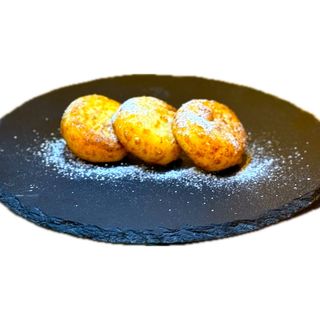 Syrniki with raisins