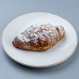 ნუშის კრუასანი