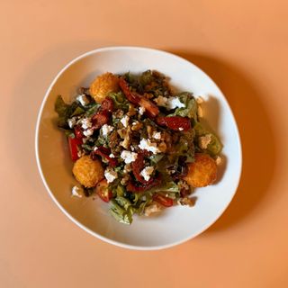 თხის ყველის სალათი