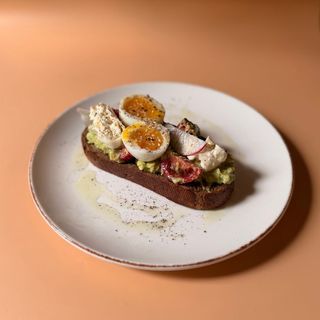 ავოკადოს ტოსტი